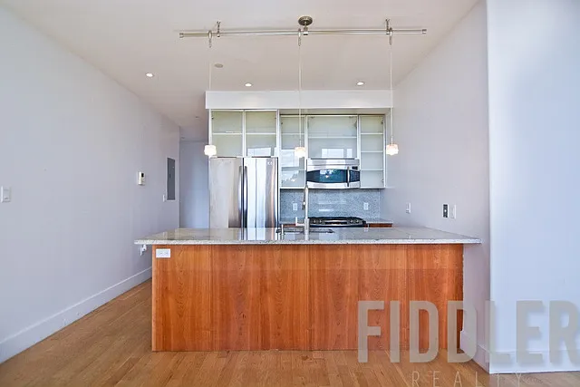 140 Hope Street — Photo 2