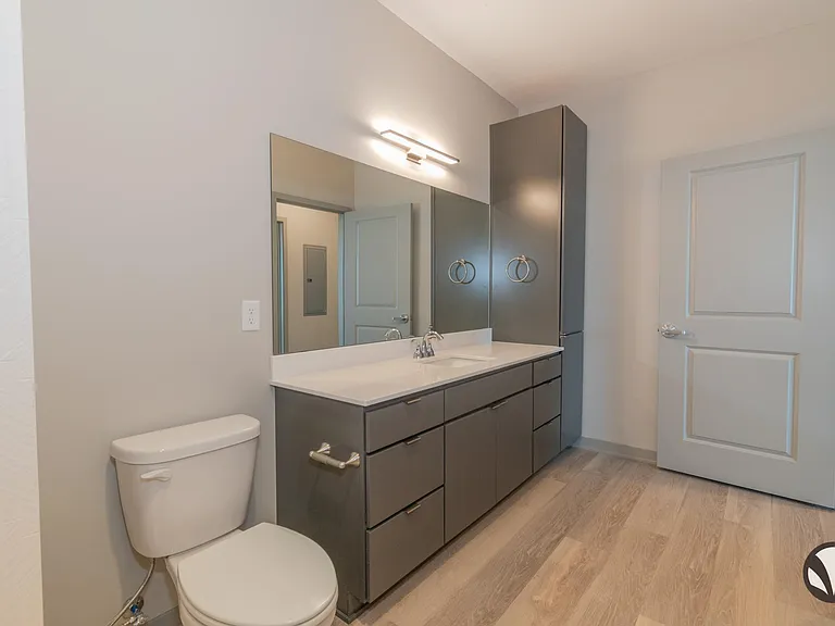 Chateau at Yankee Hill Apartments — Photo 51