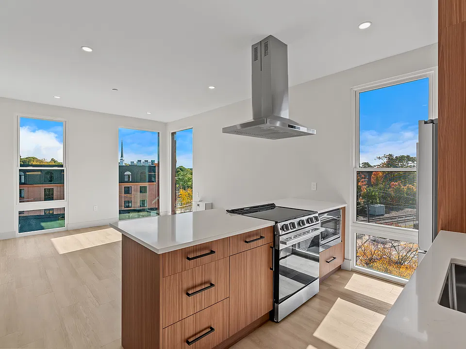521-529 Franklin St #406