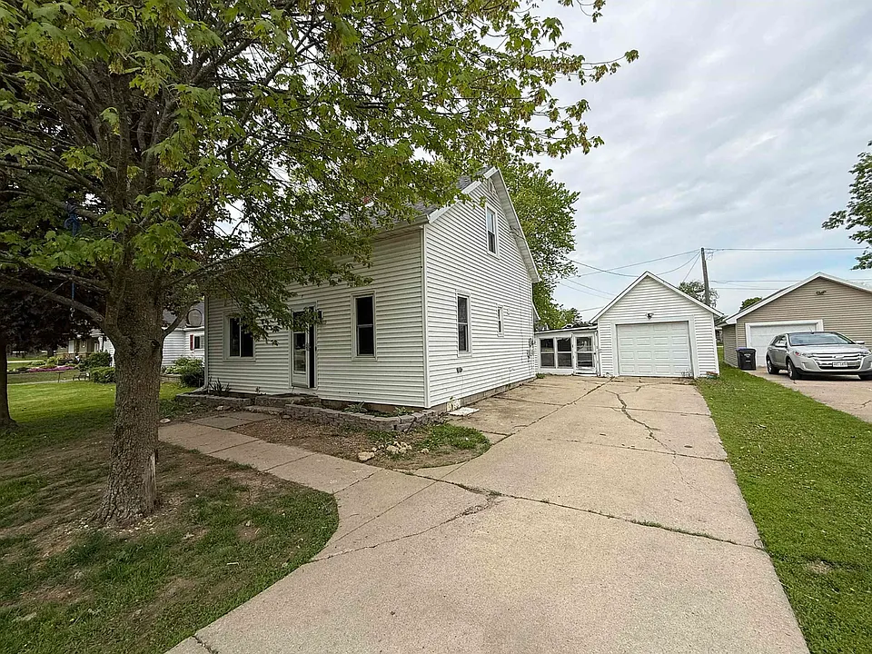 N5621 N Franklin St