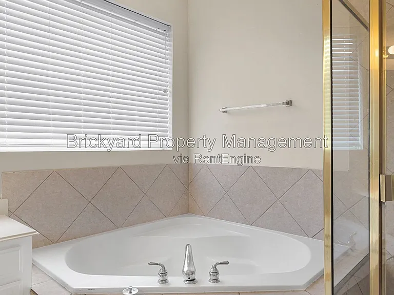 4409 Mitchell Ln — Photo 30