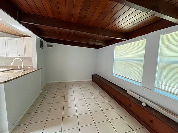 2nd image of 1405 NE Waveland Ave