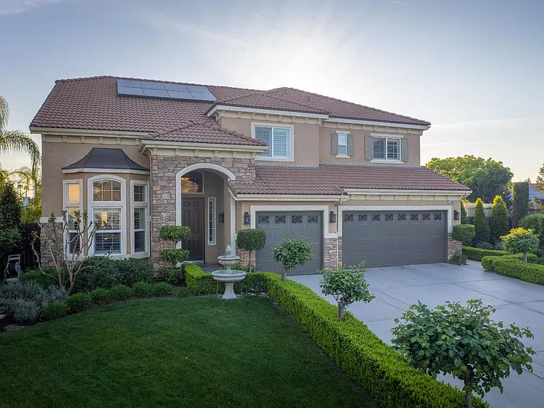 10509 N Sierra Vista Ave — Photo 2