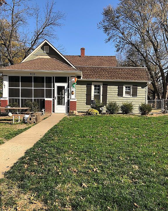 2nd image of 910 N 8th St