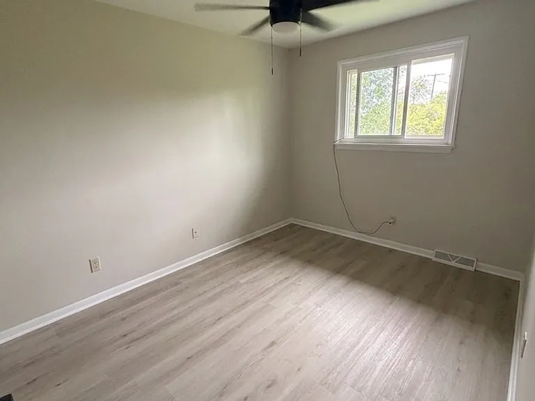 272 Willet Rd — Photo 3
