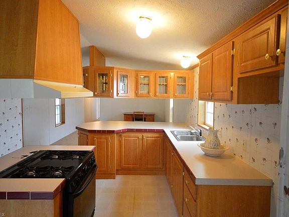 5th image of 19 Brookins Dr #19