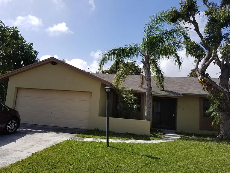 17100 SW 93rd Ave — Photo 1