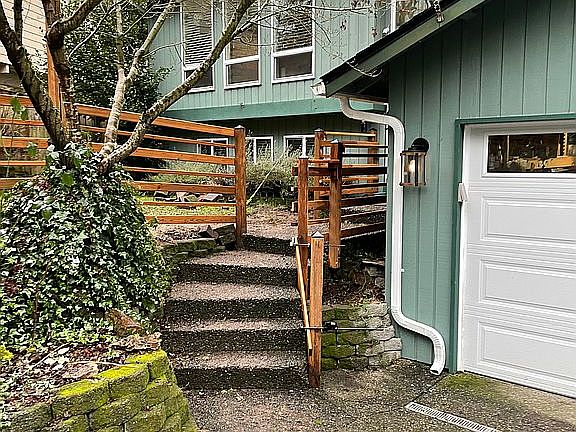 2nd image of 980 NE Melia Ln