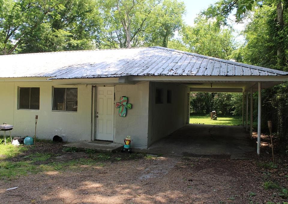 1st image of 102 Pecan Ln