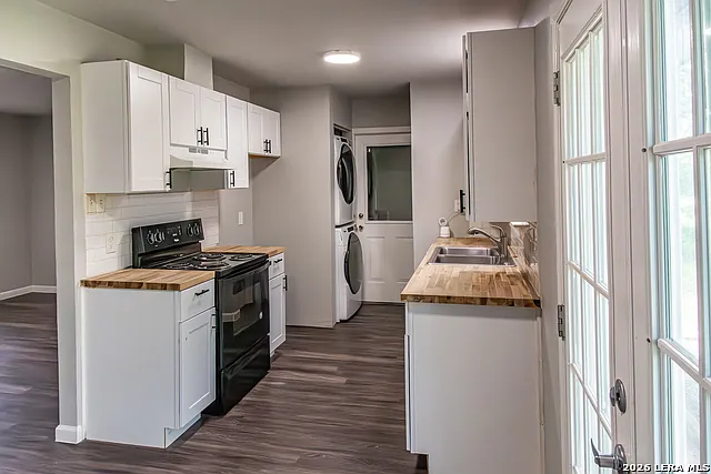 3 bed, 2.0 bath, 1021 sqft, $1,700 — Photo 4
