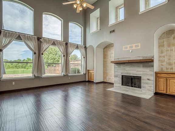 3rd image of 820 Royal Crest Ct