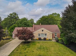 6916 Highland Dr, Independence, OH 44131