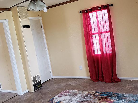 4th image of 115 NE Avenue F Pl