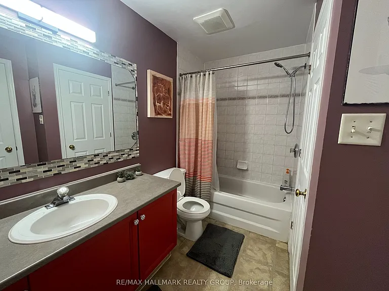 827 Como Cres — Photo 13