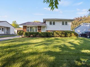 2306 Kingfisher Ln, Rolling Meadows, IL 60008