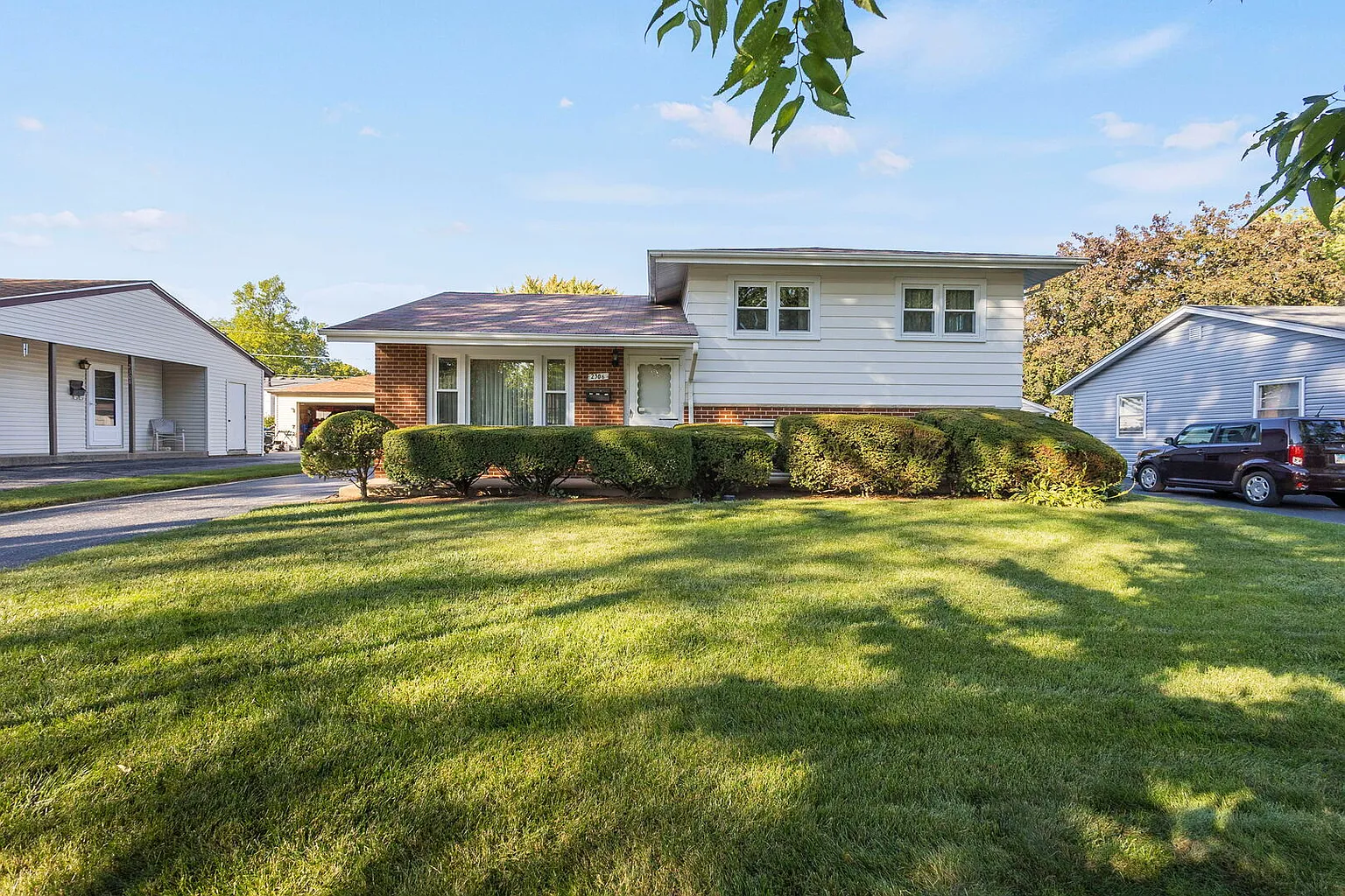 2306 Kingfisher Ln photo 1
