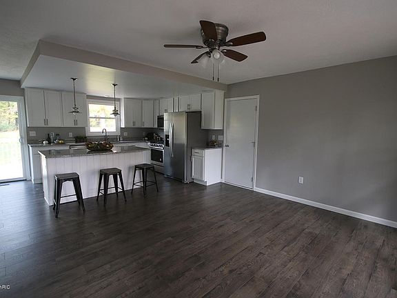 5th image of 2129 Joan Dr