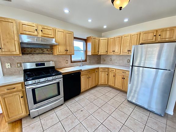 2nd image of 3 Knox Ave Floor 2