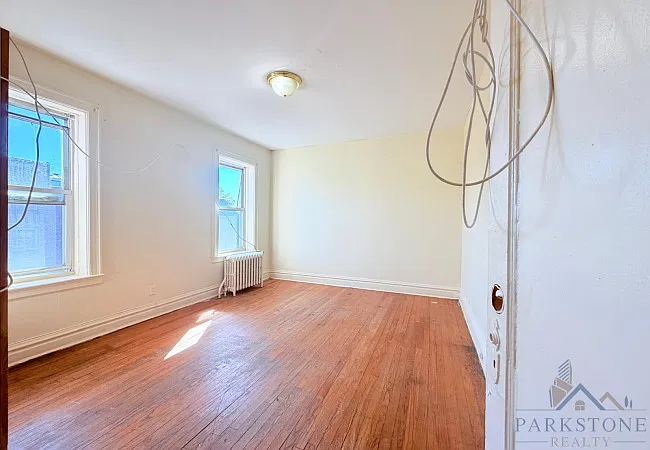 2 bed, 850 sqft, $2,200 — Photo 1