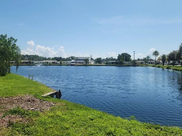 93261 Circle Dr, Pinellas Park, FL 33782