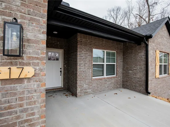 17 S Kirby Dr, Bella Vista, AR 72714