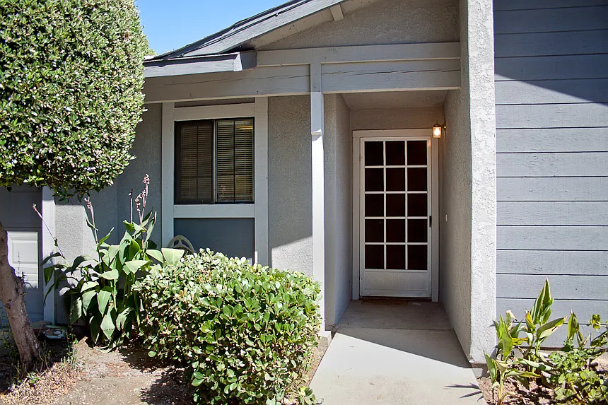 Building Photo - 1320 Lakewood Ave