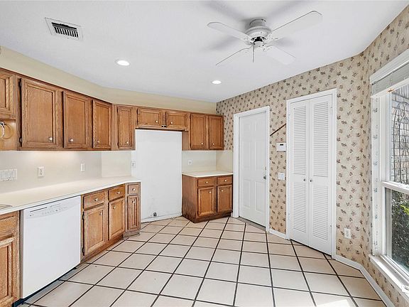5th image of 2118 Woodland Park Dr