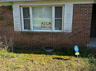 631 Sanders St, Clinton, NC 28328