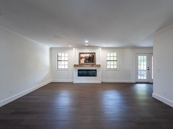 4th image of 144 Mary Irene Ln