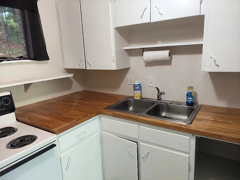702 Miller St #4 — Photo 6