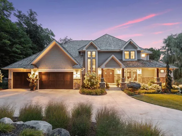 10 Myrtlewood Rd, Wayzata, MN 55391