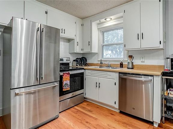 4th image of 11208 W 70th Ter