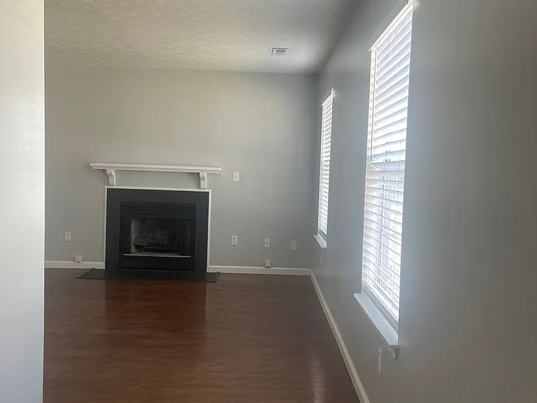 18 Harrogate Ln — Photo 4