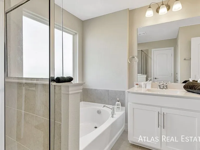 741 Creekwater Ln — Photo 12