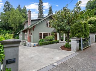 2328 SW Broadway Dr, Portland, OR 97201