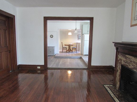 4th image of 3081 Main St