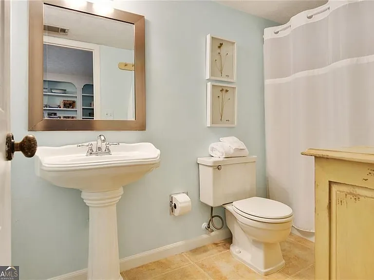130 Cains Cove Dr — Photo 16