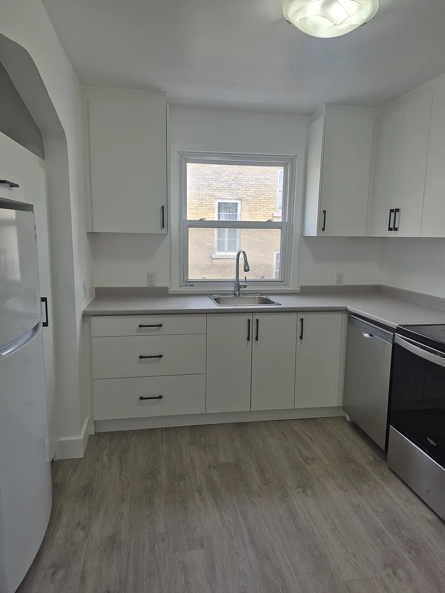 Building Photo - 649 Rideau St #5
