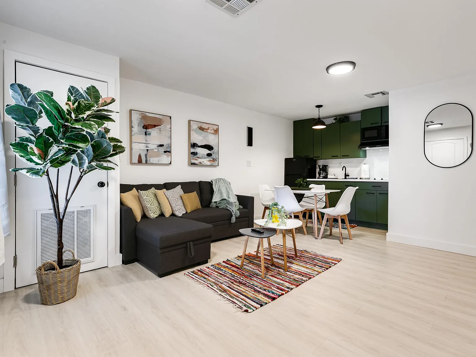 2 bed, 700 sqft, $2,700 — Photo 1