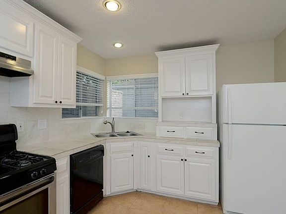 4th image of 2410 Colton Hollow Dr