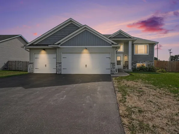 707 Hickory St SW, Isanti, MN 55040