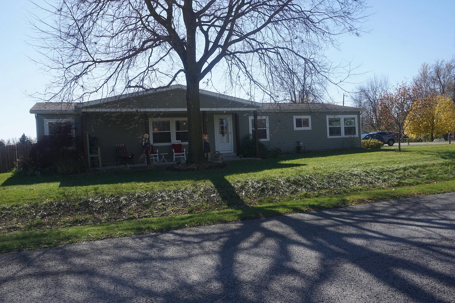 16210 Maple Ave photo 1