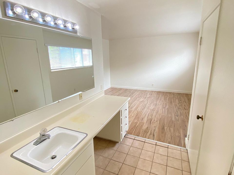 1st image of 4129 El Camino Way #R