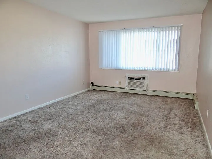 2 bed, 1.0 bath, $995 — Photo 3