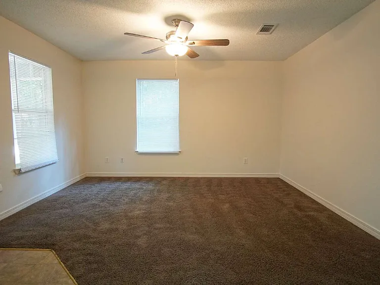 4121 Woodfin Cir — Photo 4