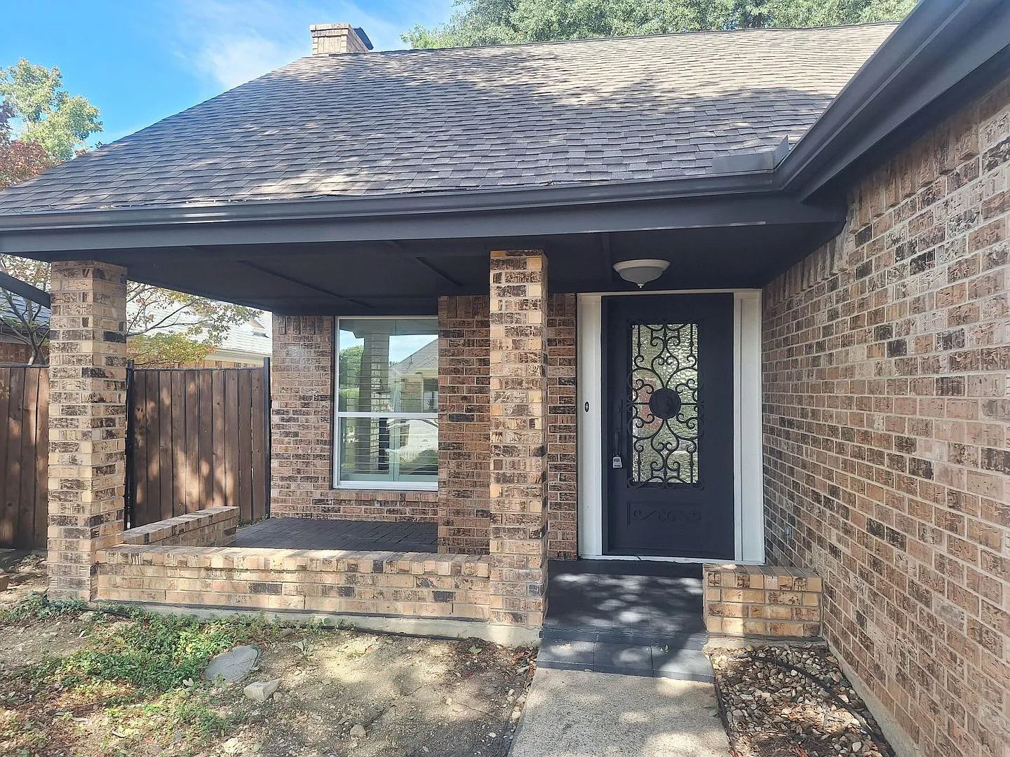 Move-In Ready Carrollton Home 2 Beds, 2 Baths — Photo 4