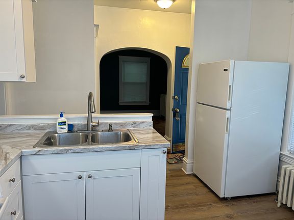 5th image of 102 Paddock Ave SE APT 1