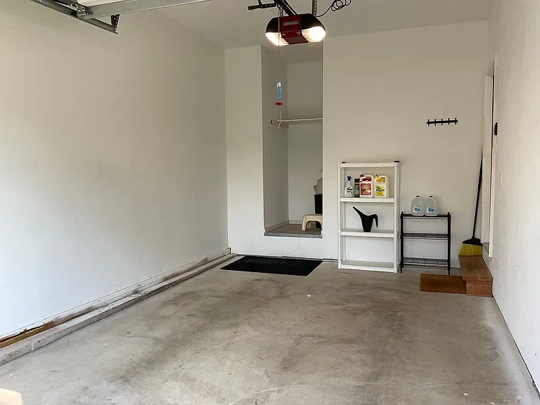 38 Glastonbury Ave — Photo 13