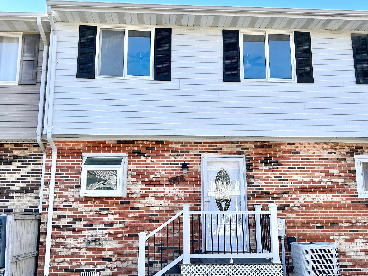 3 bed, 2.5 bath, 1640 sqft, $2,500 — Photo 1