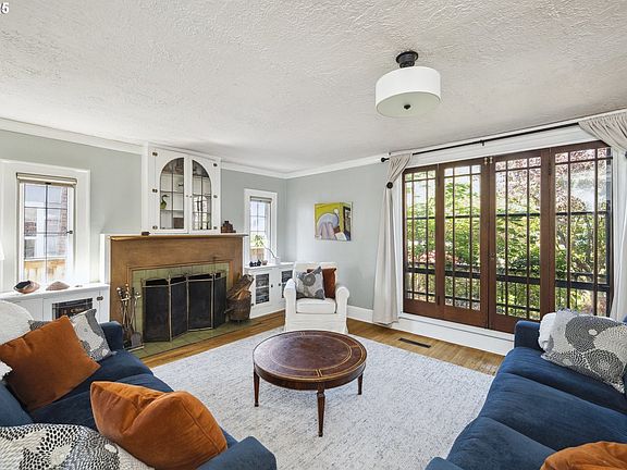 3rd image of 3524 SE 65th Ave